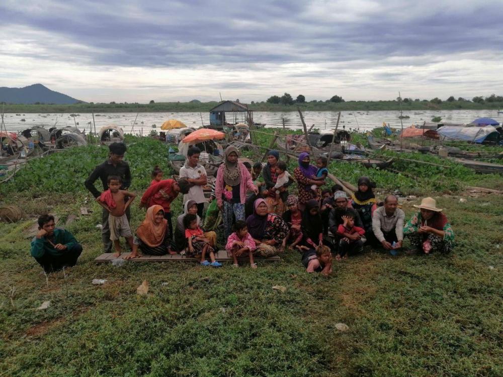 ប្រជាពលរដ្ឋខ្មែរឥស្លាមជាង៣០គ្រួសារ នៅក្នុងសង្កាត់ផ្សារឆ្នាំង និងសង្កាត់ខ្សាម ឆ្ងល់ថាពួកគាត់ជាជនក្រីក្រ ហេតុម្ដេចក៏មេភូមិមិនធ្វើប័ណ្ណក្រីក្រឲ្យ បែរជាអ្នកមានឡានមានផ្ទះធំៗ មួយចំនួនបានប័ណ្ណក្រីក្រទៅវិញ