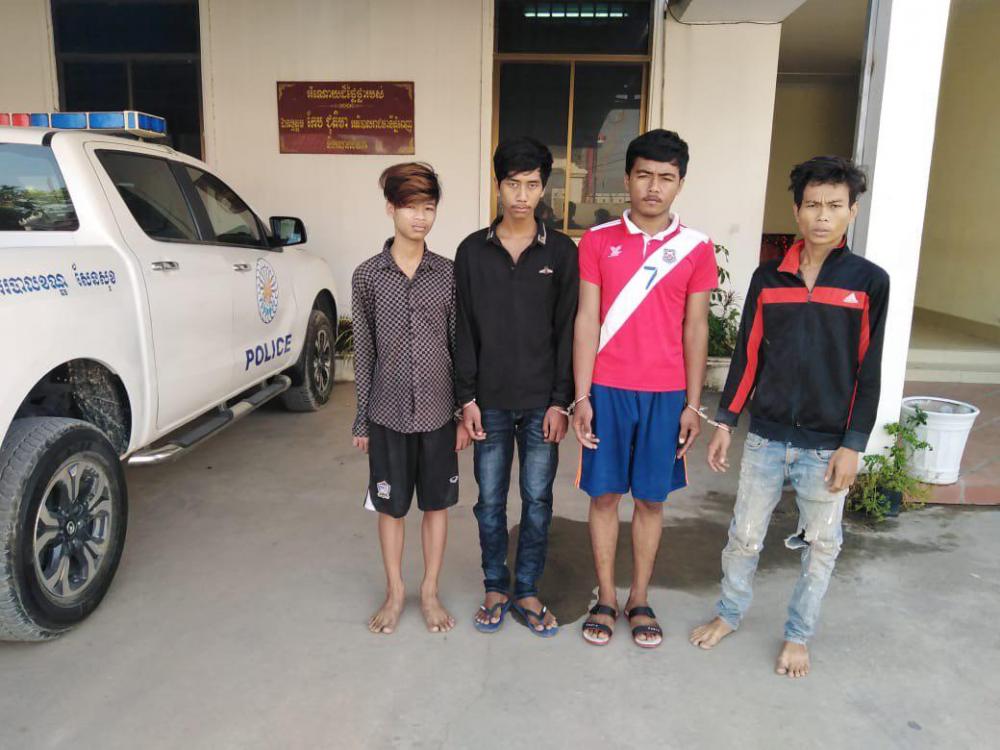 នគរបាល ខណ្ឌ សែន សុខ បញ្ជូន ខ្លួន ជនសង្ស័យ ៤នាក់ ទៅ តុលាកា