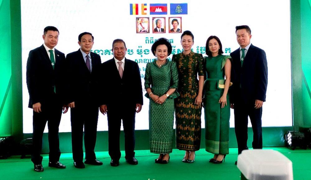 ក្រុមហ៊ុន ជីប ម៉ុង បានសម្ពោធដាក់ឲ្យដំណើរការនូវ ធនាគារឯកជនសាខាទី៨ របស់ខ្លួន លើទឹកដីខេត្តបាត់ដំបងដើម្បីជួយជំរុញនូវកំណើនសេដ្ឋកិច្ចរបស់ខេត្ត ដ៏មានសក្តានុពលលើវិស័យកសិកម្មនៃដំណាំស្រូវ (មានវីដេអូ)