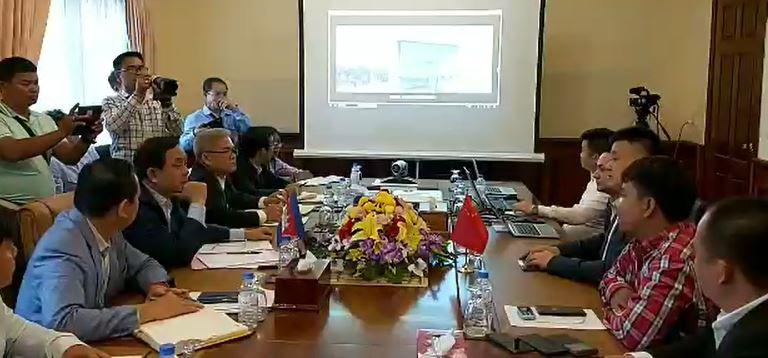 ក្រុមហ៊ុនចិន មកពីទីក្រុងសៀងហៃ មានគម្រោងបោះទុនវិនិយោគធ្វើការកែច្នៃសំរាមឲ្យទៅជាថាមពលអគ្គិសនី នៅក្នុងខេត្តបាត់ដំបង (មានវឋិដេអូ)