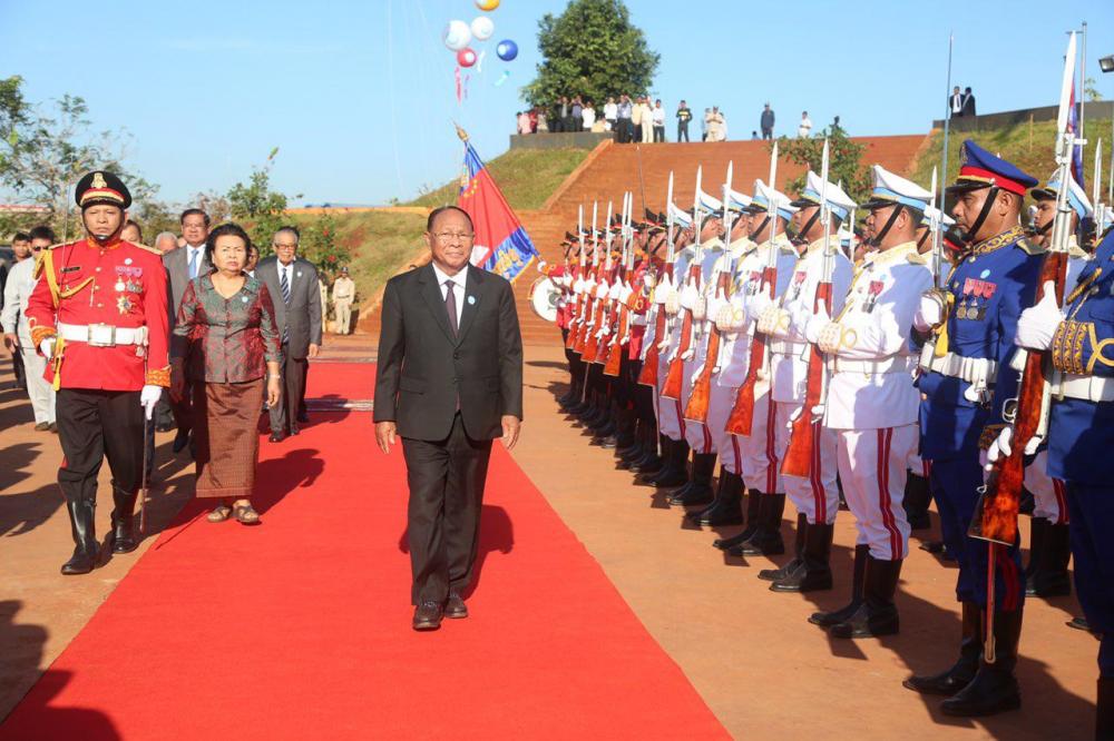 មិទ្ទីញមហាជនអបអរសាទរខួបអនុស្សាវរីយ៍លើកទី៤០ ទិវាកំណើតរណសិរ្សសាមគ្គី អភិវឌ្ឍន៍មាតុភូមិកម្ពុជា ២ធ្នូ