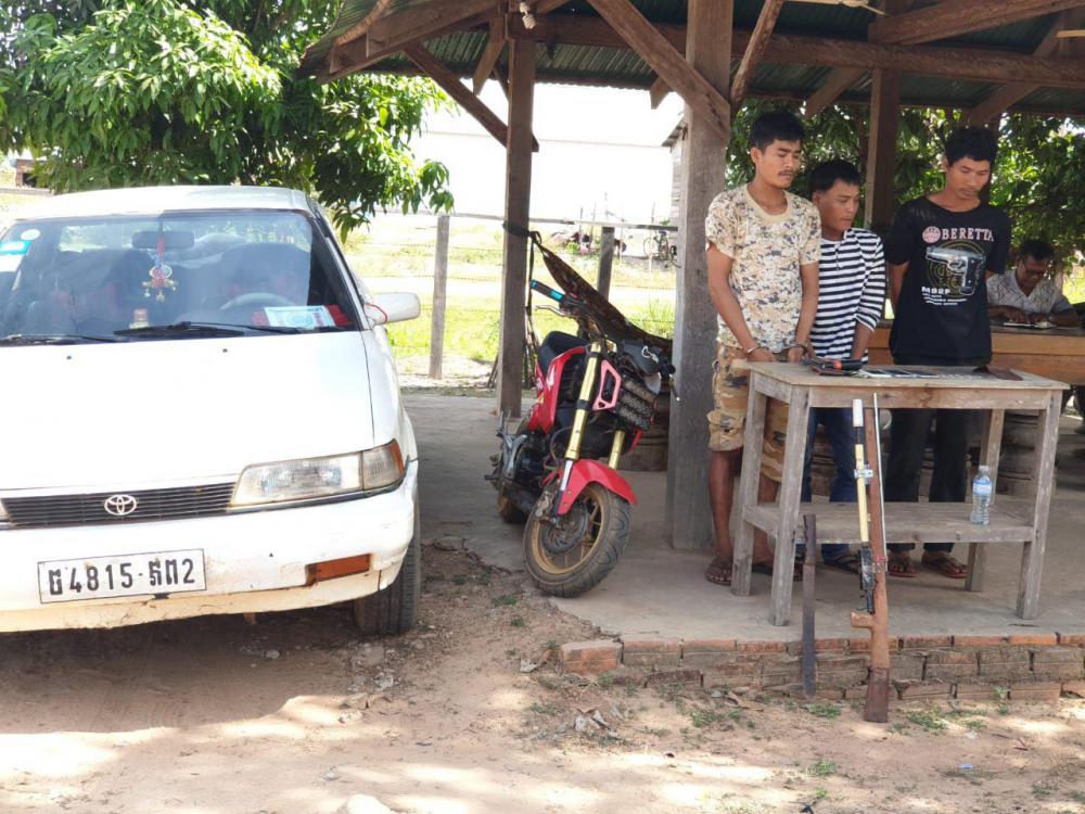 អាវុធហត្ថស្រុកជាំក្សាន្តឃាត់ខ្លួនជនសង្ស័យ៣នាក់ ជាមួយនឹងថ្នាំញៀនចំនួន២៣កញ្ចប់