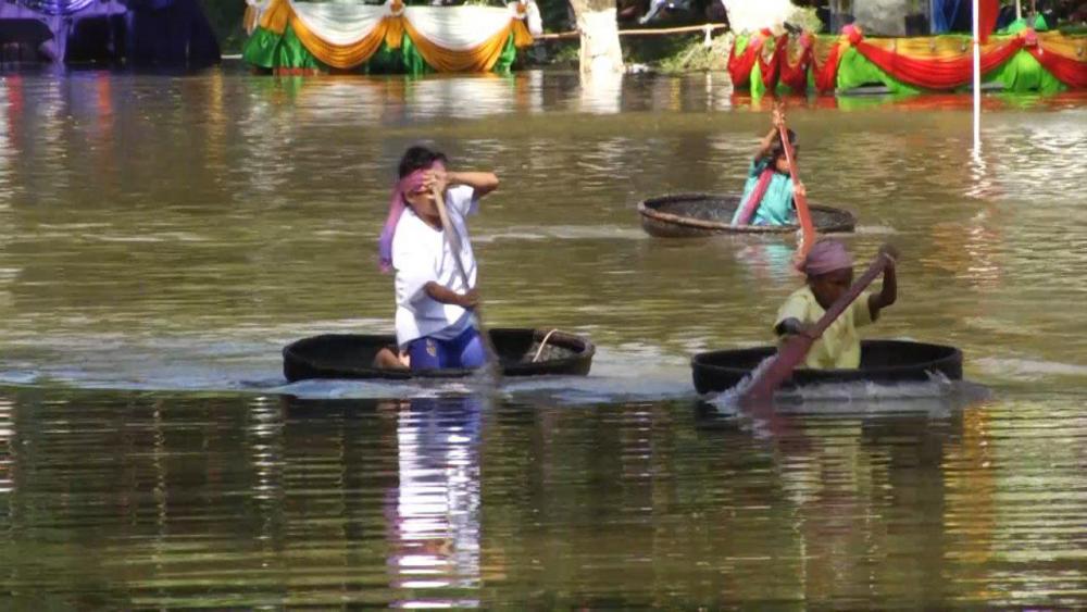ក្រឡោ ជាឧបករណ៍បុរាណ មានប្រយោជន៍ប្រើប្រាស់ច្រើនយ៉ាងក្នុងជីវភាពរស់នៅរបស់ប្រជានេសាទ មានវត្តមានអុំប្រណាំងជាកិត្តិយស ក្នុងពិធីប្រណាំងទូក-ង នៅខេត្តសៀមរាប