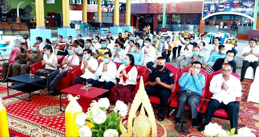 សមាគមលក់ដូរ និង ទេសចរណ៍ថៃ-កម្ពុជា បានប្រគេនទៀនចំណាំព្រះវស្សា ព្រមទាំងទេយ្យទាន-ទេយ្យវត្ថុរួមនិងបច្ច័យដល់ វត្តចំនួន១០ ក្នុងស្រក កំរៀង ខេត្តបាត់ដំបង
