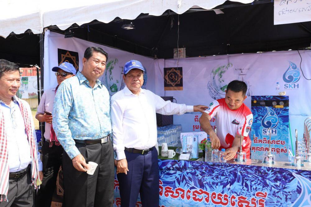 នាពិធីបុណ្យសមុទ្រ! ពលរដ្ឋ និងភ្ញៀវទេសចររីករាយក្នុងការពិសាទឹកបរិសុទ្ធ SKH ដោយឥតគិតថ្ងៃ