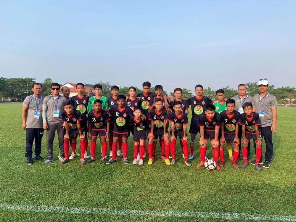 អស្ចារ្យ! ក្រុមបាល់ទាត់យុវជននគររាជ AFT នៅតែរក្សាតំណែងមិនស្គាល់ការចាញ់ ក្រោយផ្តួលសាលាតម្រង់ទិសអនុវិទ្យាល័យសម្តេចឪខេត្តព្រះសីហនុ ក្នុងលទ្ធផល៥ទល់នឹង០ ក្នុងវគ្គ១៦ក្រុមនៃពានរង្វាន់