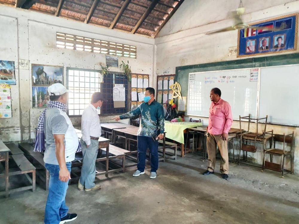 អាជ្ញាធរខណ្ឌមានជ័យ ចុះពិនិត្យទីតាំងធ្វើចត្តាឡីស័ក រយៈពេល១៤ថ្ងៃ រករោគសញ្ញាកូវីដ ១៩លើកម្មករ កម្មការិនី រោងចក្រ ដែលទើបវិលត្រឡប់ចូលមូលដ្ឋានខណ្ឌមានជ័យ