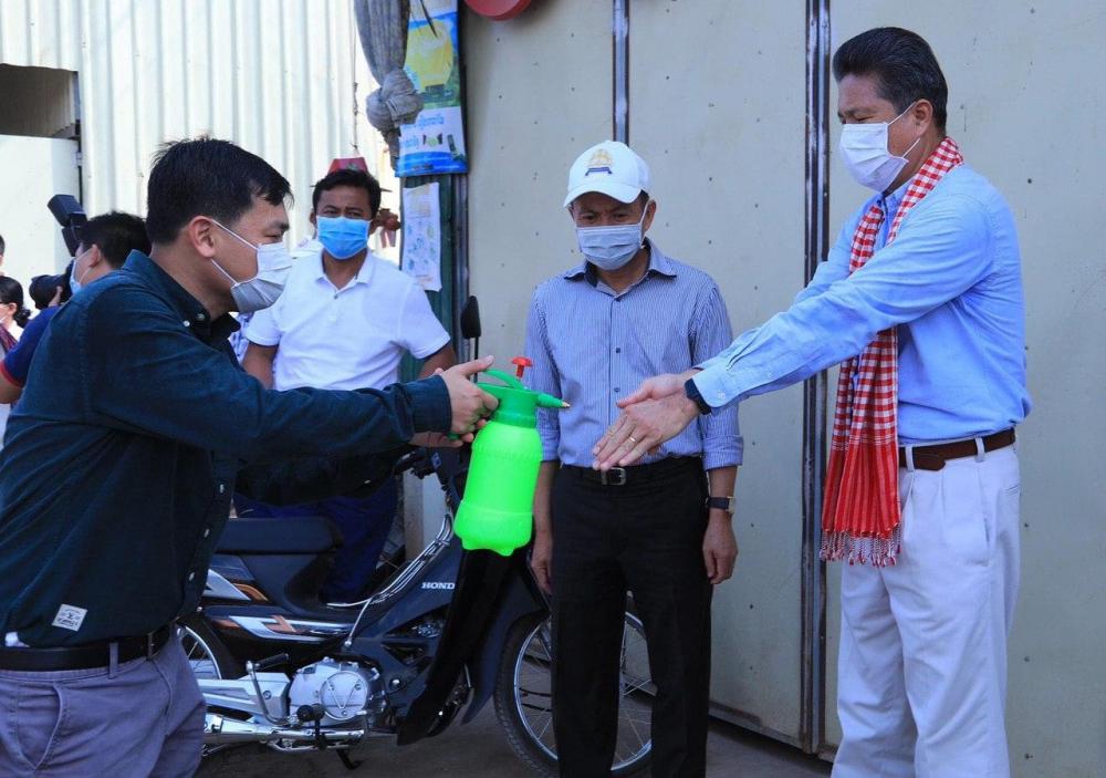 រួមគ្នាបន្តការពារខ្លួន និងបញ្ឈប់ការរីករាលដាលការឆ្លងរាតត្បាត វីរុសកូវីដ-១៩ (ជាសះស្បើយ៩០,១៦% គិតត្រឹមថ្ងៃ២០ ខែមេសា ឆ្នាំ២០២០)