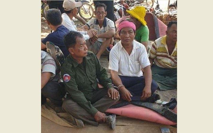 សមត្ថកិច្ចខេត្តកំពង់ធំ ចុះបង្ក្រាបទីតាំងបើកល្បែងស៊ីសង ឃាត់ខ្លួនមនុស្សជាង១០នាក់ រឹបអូសម៉ូតូជិត ៦០គ្រឿង មាន់ជល់១០ក្បាល និងគ្រាប់ឡុកឡាក់ជាច្រើនគ្រាប់ ផងទៀត