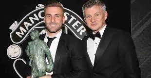 ខ្សែការពារឆ្វេង Luke Shaw បានឈ្នះពានកីឡាករឆ្នើមប្រចាំឆ្នាំនៅ Manchester United