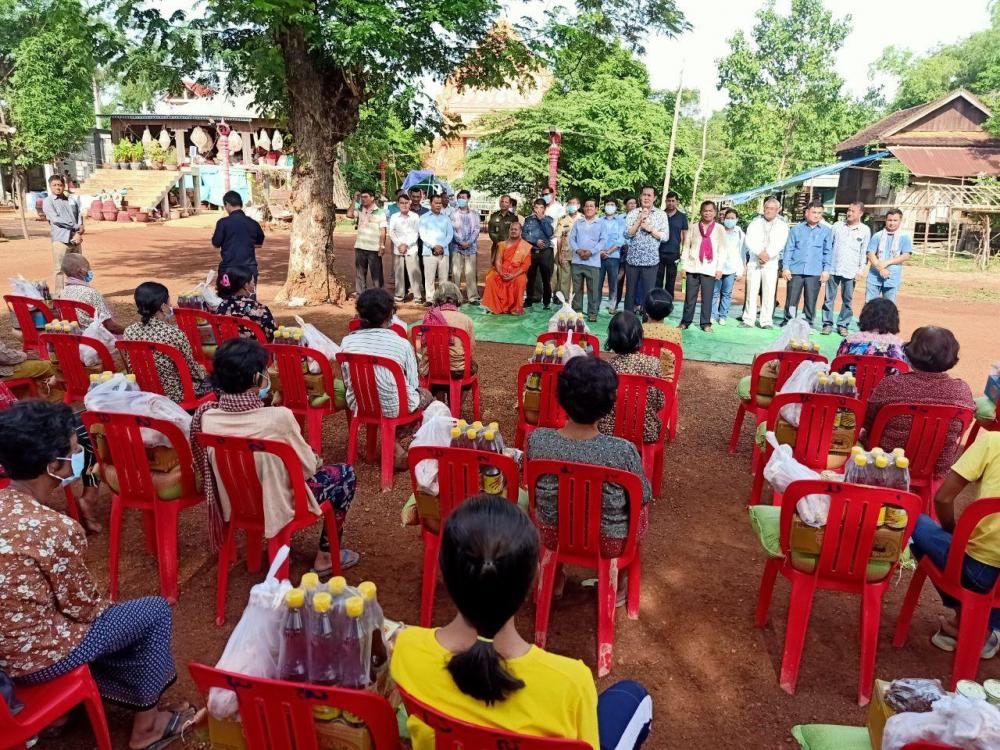 អាជ្ញាធរខេត្តណែនាំដល់ប្រជាពលរដ្ឋរក្សាឱ្យបាននូវ វិធានការការពារនឹងការឆ្លងរីករាលដាលជំងឺកូវីដ-១៩ ដើម្បីទប់ស្កាត់កុំឲ្យមានការឆ្លងនៅក្នុងសហគមន៍របស់ខ្លួន និងខិតខំបង្កបង្កើនផលសម្រាប់ជីវភាពគ្រួសារ