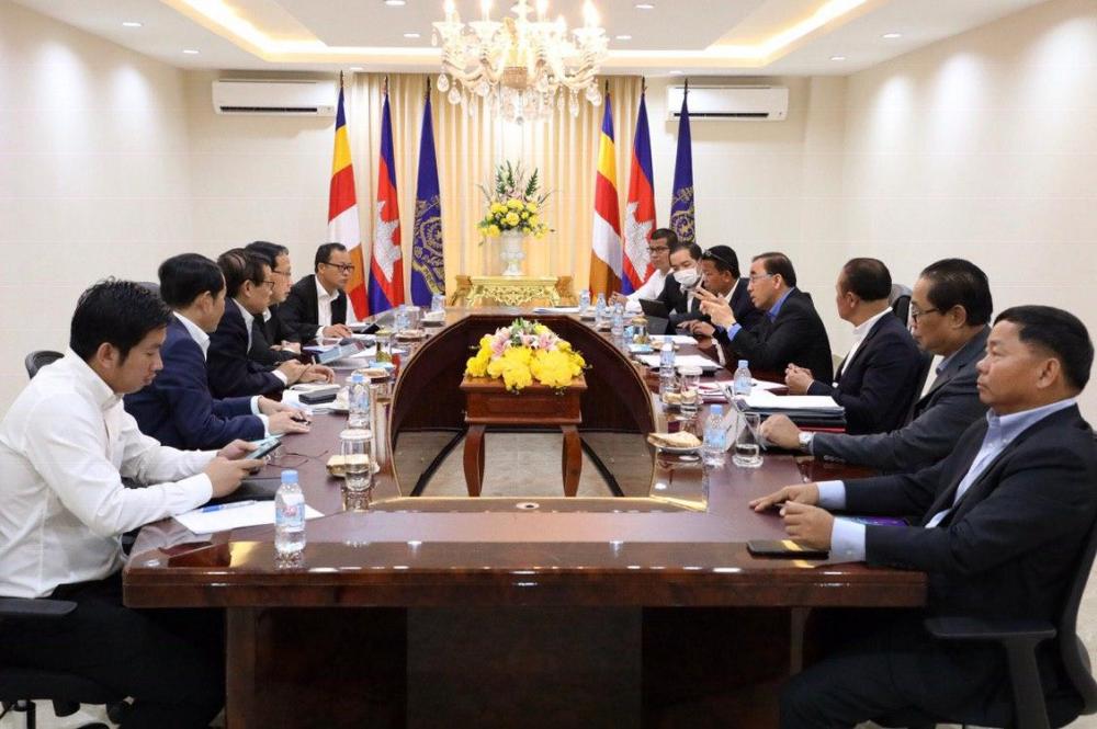 ក្រសួងកសិកម្ម រួមជាមួយនិងក្រសួងពាណិជ្ជកម្ម រួមពិភាក្សាគ្នាអំពីបច្ចុប្បន្នភាពនៃការធ្វើពាណិជ្ជកម្មសត្វជ្រូកសាច់ (ការនាំចេញ នាំចូល និងនាំឆ្លងកាត់)នៅកម្ពុជា