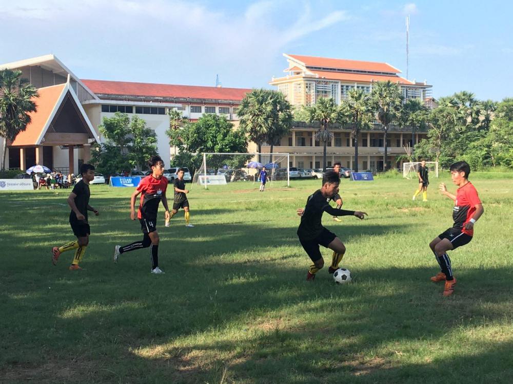 ក្រុមវិទ្យាល័យឬស្សីកែវ ឡើងឈរកំពូលតារាងវិញ ក្រោយយកឈ្នះ វិទ្យាល័យ ជា ស៊ីម សាមគ្គី ៣ទល់២ ពានរង្វាន់ជើងឯកវិទ្យាល័យ ក្នុងសប្តាហ៍ទី១៤