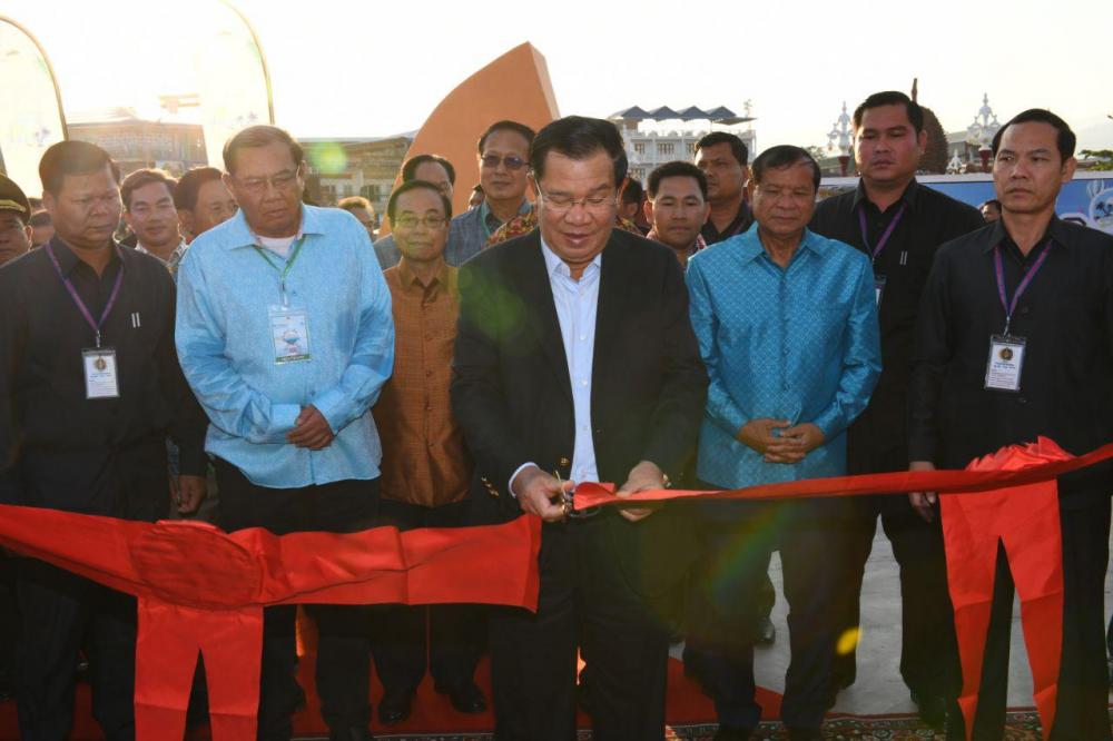 សម្តេចតេជោ ហ៊ុន សែន អញ្ជើញបើកពិធីបុណ្យសមុទ្រលើកទី៨ ជុំទី២ នៅខេត្តកំពត