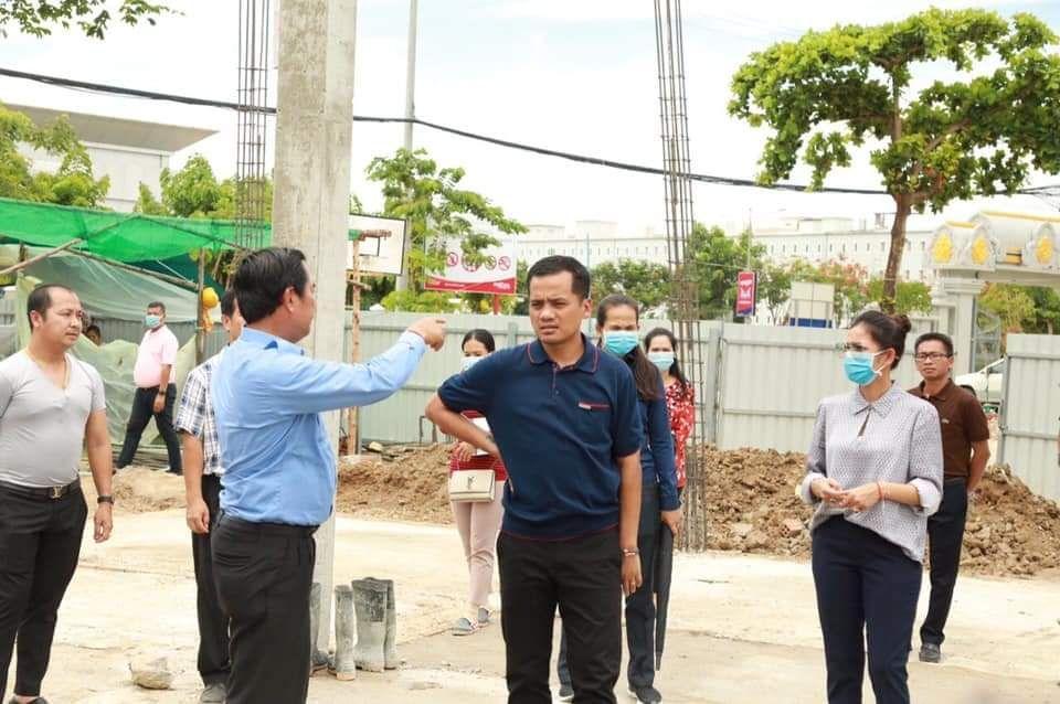 ឯកឧត្តម ស សុខា និងក្រុមការងារ អញ្ជើញពិនិត្យមើលការសាងសង់អគារសិក្សាសាលាបឋមសិក្សា សម្តេច ជា ស៊ីម