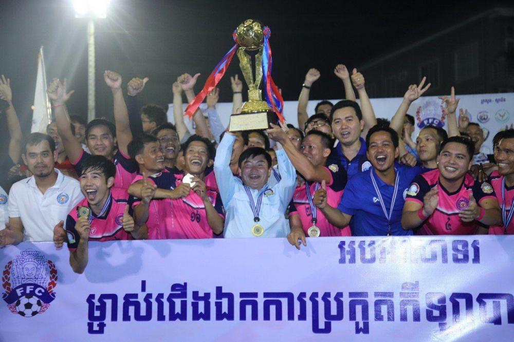 ក្រុមបាល់ទាត់ក្រសួងការងារ យកឈ្នះក្រសួងសុខាភិបាលគ្រងតំណែងជើងឯកជាលើកទី៣ ពានរង្វាន់បាល់ទាត់មិត្តភាពយុវជនអន្តរក្រសួង ស្ថាប័នលើកទី៧ ឆ្នាំ២០១៩