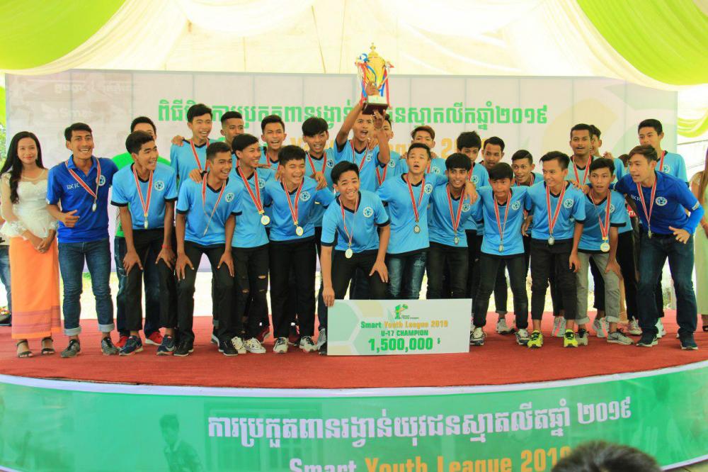 លីគបាល់ទាត់យុវជន Smart Youth League លើកទី១ ឆ្នាំ២០១៩ របស់ក្លិបភ្នំពេញក្រោន បានរកឃើញជើងឯកទាំង៤ប្រភេទអាយុផ្សេងគ្នា