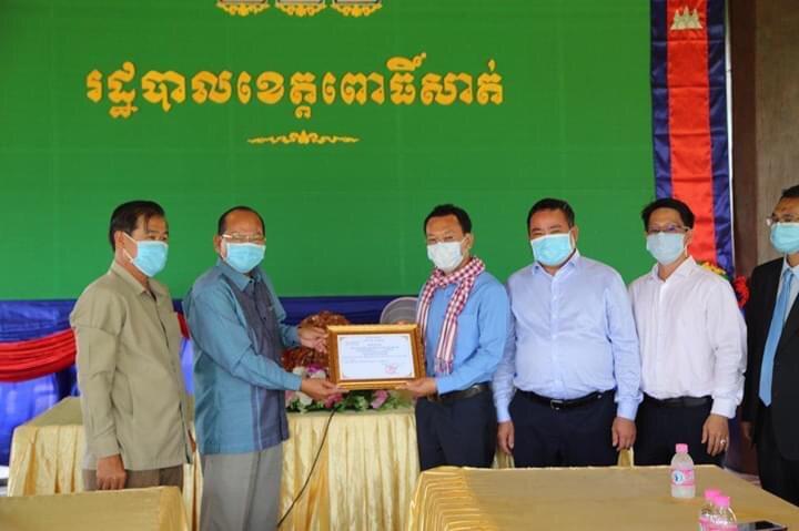 លោក ឃៀង សុជីវ័ន្ត បានយកម៉ាស់ចំនួន ៨០.០០០ ម៉ាស់ ដែលជាអំណោយរបស់លោកឧកញ៉ា បណ្ឌិត ទ្រី ភាព និងលោកជំទាវ ឧកញ៉ា គៀន ស្រីនាង ដើម្បីប្រគល់ជូន ឯកឧត្តម អភិបាលខេត្តពោធិ៍សាត់