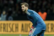 អ្នកចាំទី Kevin Trapp ទៅចូលរួមជាមួយ Eintracht Frankfurt ជាផ្លូវការ