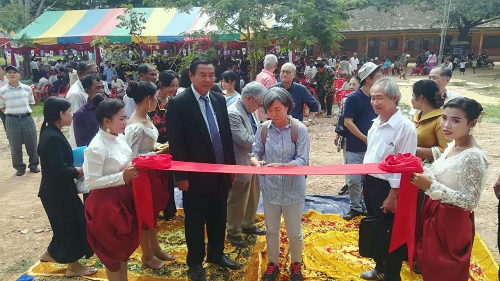 សម្ពោធដាក់ឲ្យប្រើប្រាស់អគារសិក្សា១ខ្នងមាន៥បន្ទប់ ដែលជាអំណោយរបស់សប្បុរសជនជប៉ុន និងលោកឧកញ៉ា សៀង ណាំ