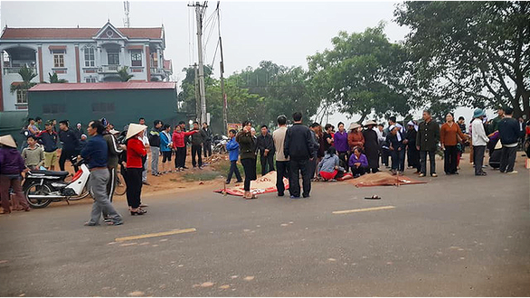 រថយន្តក្រុងបុករះចូលក្នុងក្បួនហែសពនៅវៀតណាម ស្លាប់មនុស្ស៧នាក់