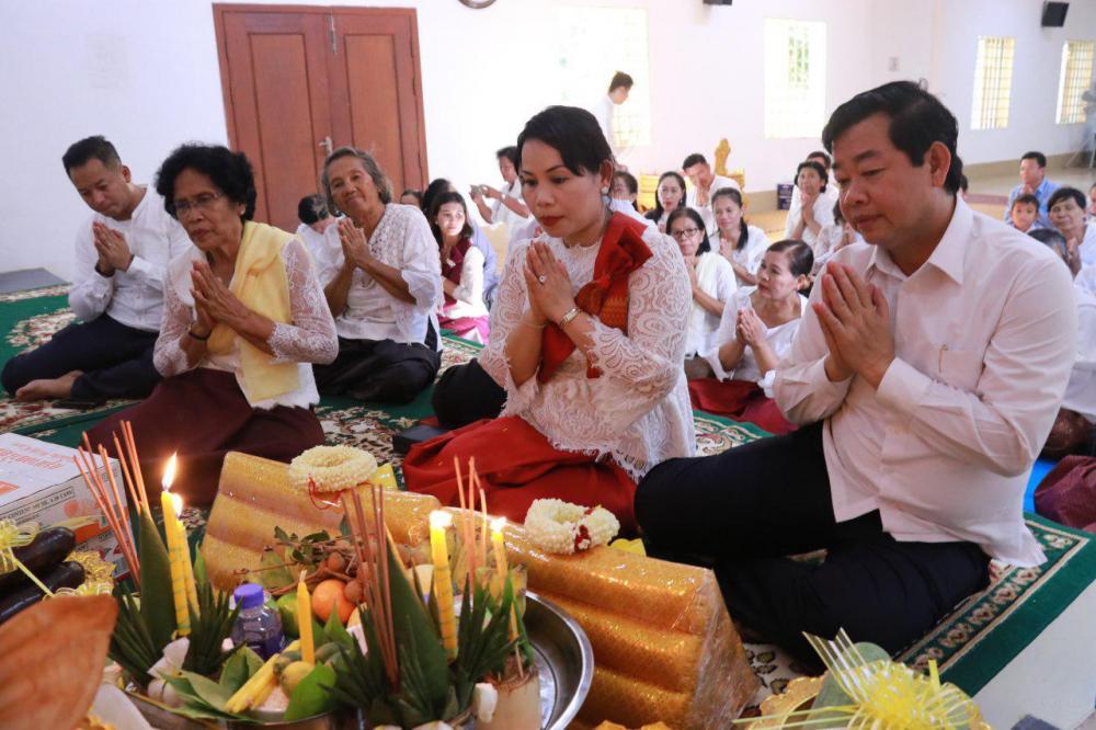 បុណ្យអង្គកឋិនទានសាមគ្គី ដង្ហែចូលវត្តឥន្ទបារមីសេរីរដ្ឋស្ថិតនៅភូមិ ផ្ចឹកជ្រុំ ឃុំកន្ទួត ស្រុកស្វាយលើ ខេត្តសៀមរាប