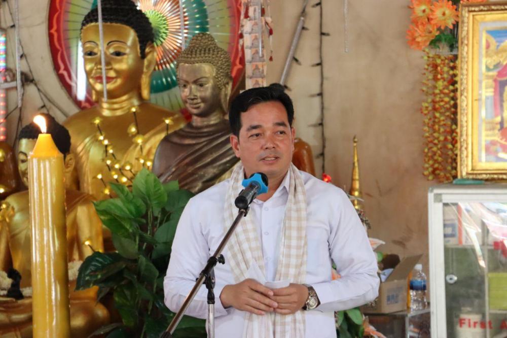 ប្រធានគណបក្សប្រជាជនកម្ពុជាខេត្តកំពង់ចាម និងជាប្រធាន ក្រុមការងាររាជរដ្ឋាភិបាលចុះជួយក្រុងកំពង់ចាម ឯកឧត្តម អ៊ុន ចាន់ដា នាំយកបច្ច័យ គ្រឿងទេយ្យទាន និងទានព្រះវស្សា ប្រគេនដល់វត្តចំនួន៤ ក្នុងក្រុងកំពង់ចាម