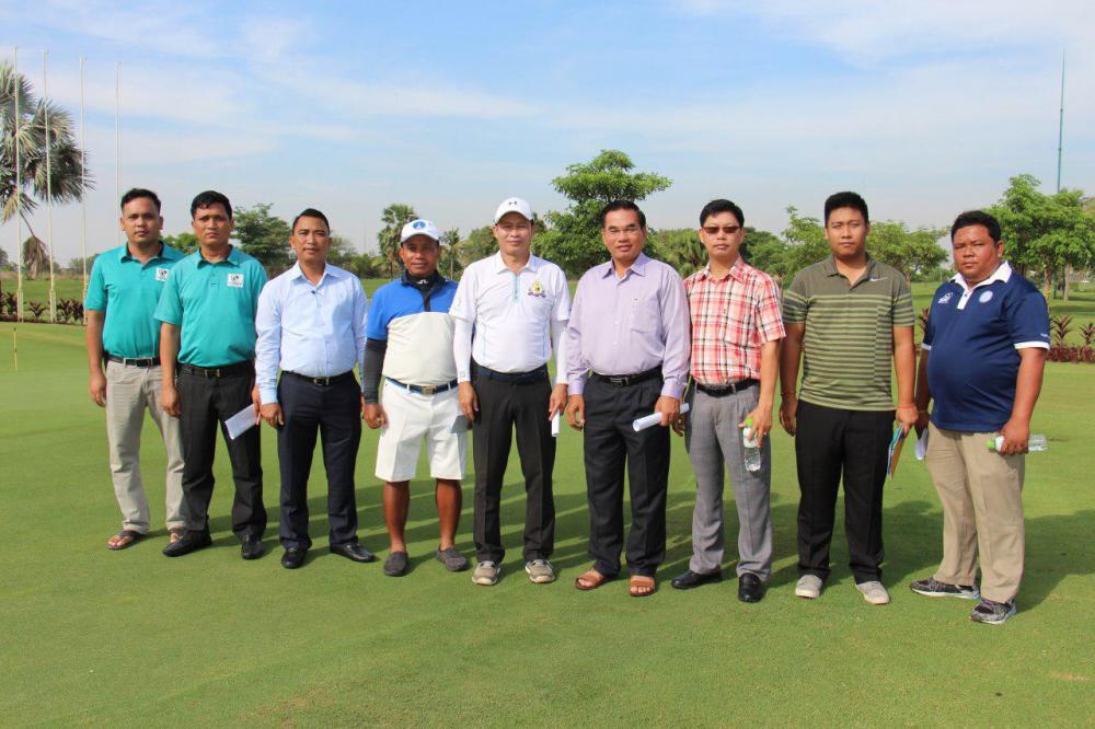 ក្រុមការងារបច្ចេកទេសរៀបចំការប្រកួតកីឡាវាយកូនគោលពានរង្វាន់សម្តេច ក្រឡាហោម ស ខេង ចុះពិនិត្យមើលទីតាំងប្រកួត