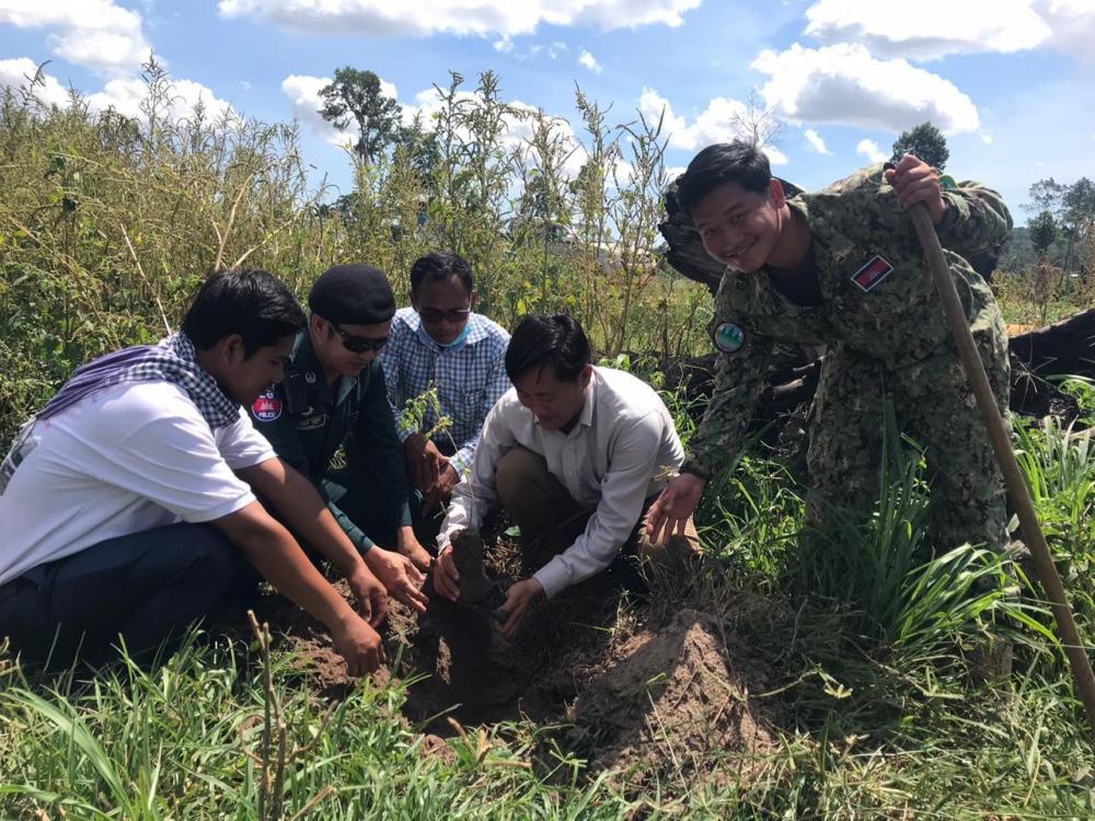 កូនឈើចម្រុះប្រមាណជា៧៥៩ដើម ត្រូវបានអាជ្ញាធរ ស្រុកវាលវែងធ្វើការដាក់ដាំឡើងវិញ