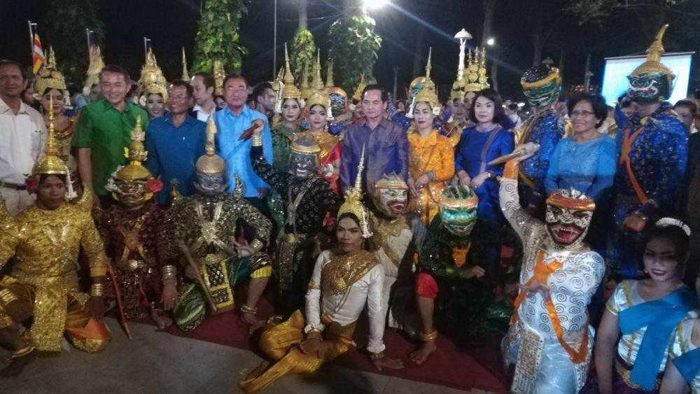 អាជ្ញាធរខេត្តសៀមរាបបានអញ្ជើញចូលរួមពិធីទូងស្គរនៅម៉ោង១០យប់ ថ្ងៃទី៣០ ខែវិច្ឆិកា ឆ្នាំ២០១៨