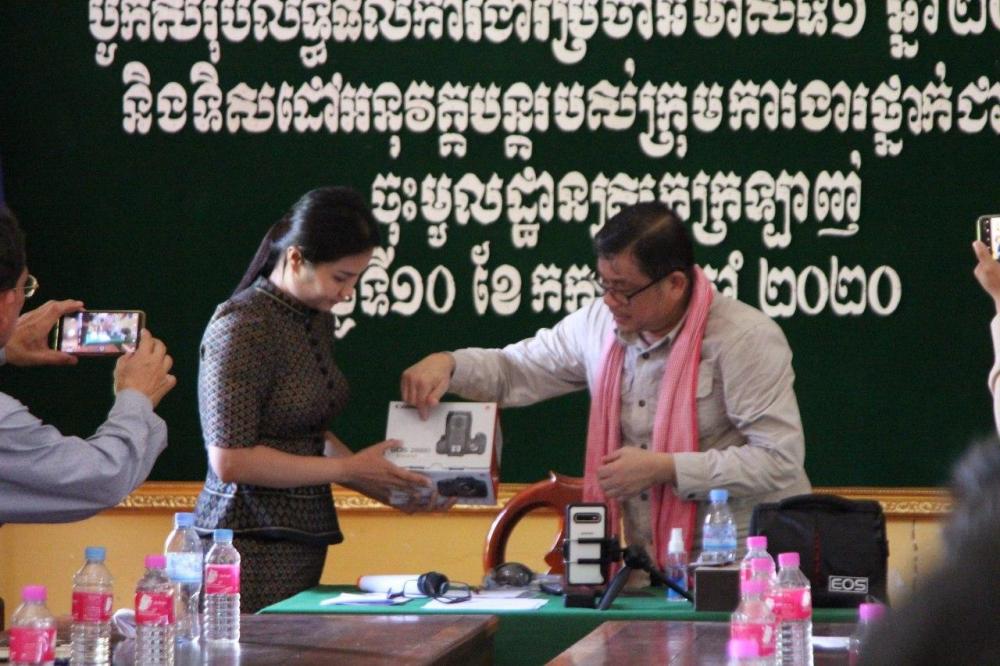 ឯកឧត្តម ជា ច័ន្ទបរិបូរណ៌ ជម្រុញការធ្វើអត្តសញ្ញាណកម្មក្រីក្រ ឲ្យមានតម្លាភាព និងបង្កើតគំនិត ឲ្យគ្រួសារក្រីក្រទាំងនោះ កែប្រែជីវភាពរបស់ខ្លួន តាមរយៈនៃការចិញ្ចឹមកង្កែបនិងដាំដំណាំ រួមផ្សំ
