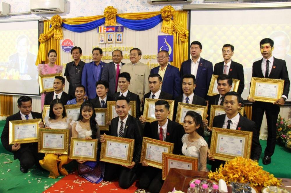 ឯកឧត្តម រដ្ឋមន្រ្តីក្រសួងព័ត៌មាន បានវាយតម្លៃវគ្គបណ្តុះបណ្តាល របស់ក្រុមហ៊ុន D-Network គឺជាវគ្គមួយដ៏សំខាន់ ដើម្បីបណ្តុះគ្រាប់ពូជសម្រាប់ក្រុមហ៊ុន បុគ្គល និងសង្គម ឆ្ពោះទៅរកភាពជោគជ័យ