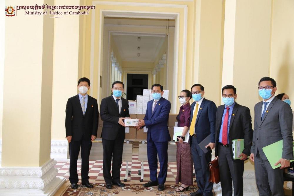 រដ្ឋមន្ត្រីក្រសួងយុត្តិធម៌ និងឯកអគ្គរដ្ឋទូតចិន គាំទ្រការពង្រឹងកិច្ចសហប្រតិបត្តិទ្វេភាគី ឲ្យកាន់តែរឹងមាំបន្ថែមទៀត