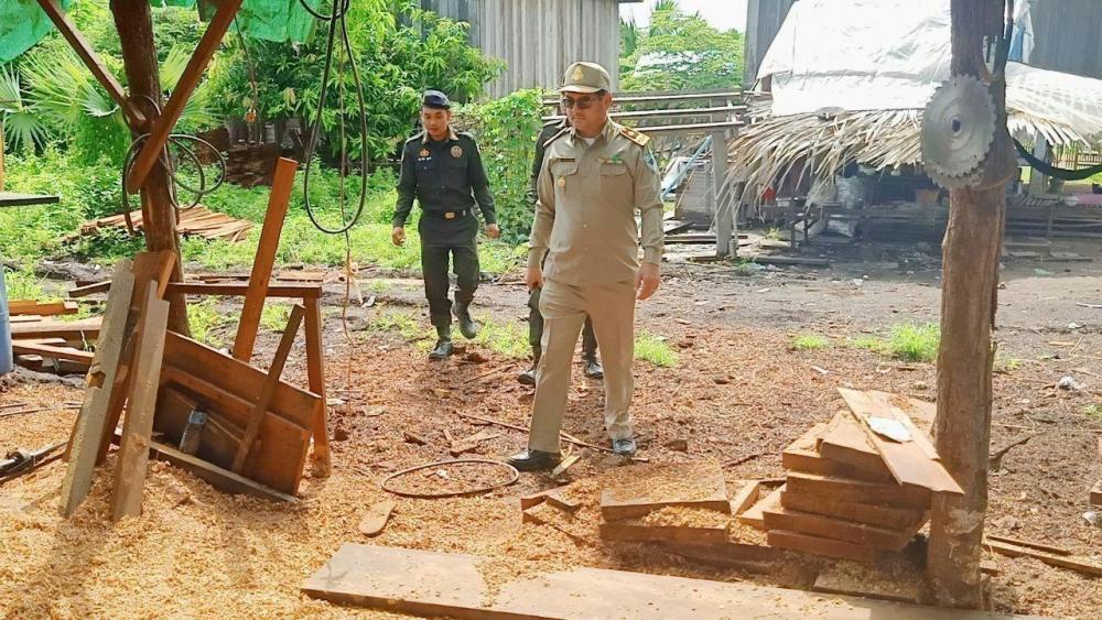 សមត្ថកិច្ចចម្រុះខេត្តព្រះវិហារ ចុះបង្ក្រាបរោងសិប្បកម្មកែច្នៃឈើល្មើសច្បាប់ពីរកន្លែង និងស្ទាក់ចាប់រថយន្តដឹកឈើប្រណិតមួយគ្រឿង ដកហូតឈើជាច្រើនរយដុំ និងសន្លឹក
