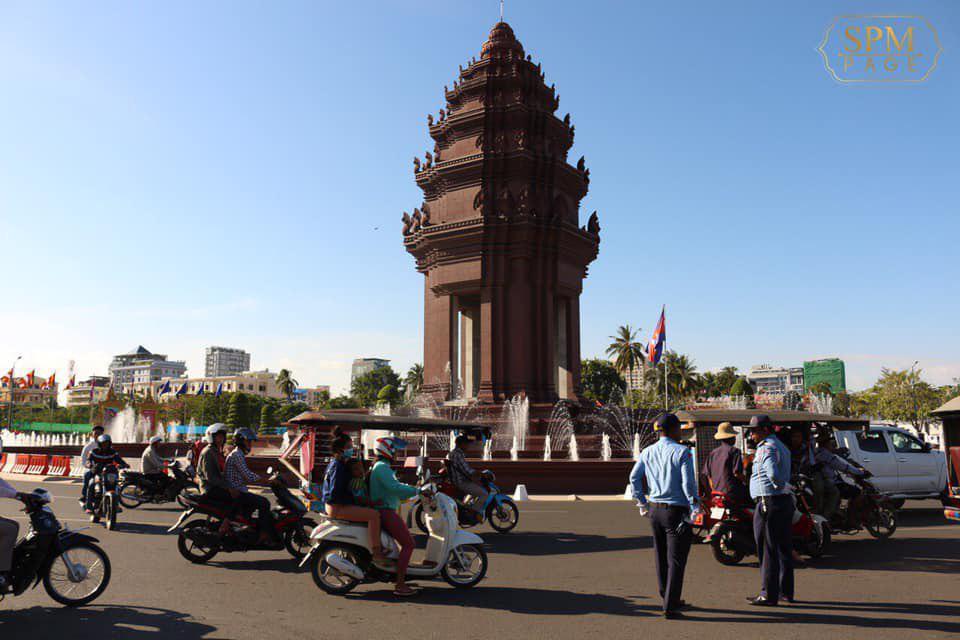 សម្តេចតេជោ ហ៊ុន សែន អំពាវនាវ ដល់អាជ្ញាធរ និងសមត្ថកិច្ច ជួយសម្រួលចរាចរណ៍ និងថែរក្សាសុវត្ថិភាព សណ្តាប់ធ្នាប់ឲ្យបានល្អ ជូនជនរួមជាតិ និងភ្ញៀវអន្តរជាតិ នៅថ្ងៃចុងក្រោយ នៃព្រះរាជពិធីបុណ្យអុំទូក