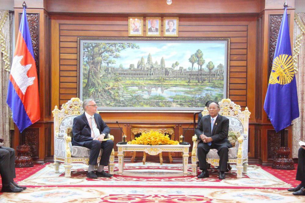 សម្តេចប្រធានរដ្ឋសភា នៃព្រះរាជាណាចក្រកម្ពុជា បានអនុញ្ញាតឱ្យឯកអគ្គរដ្ឋទូត ប្រទេសស៊ុយអ៊ែត ប្រចាំព្រះរាជាណាចក្រកម្ពុជា ទេីបតែងតាំងថ្មី ចូលជួបសម្តែងការគួរសម  នៅវិមានរដ្ឋសភា