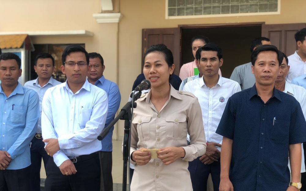 លោកស្រីអភិបាលខណ្ឌដង្កោដាក់ទិសដៅឲ្យកម្លាំងសន្តិសុខរៀបចំសណ្តាប់ធ្នាប់ជាប្រចាំនឹងសម្រួលចរាចរគ្រប់ចំណុចកក់ស្ទះក្នុងមូលដ្ឋាន