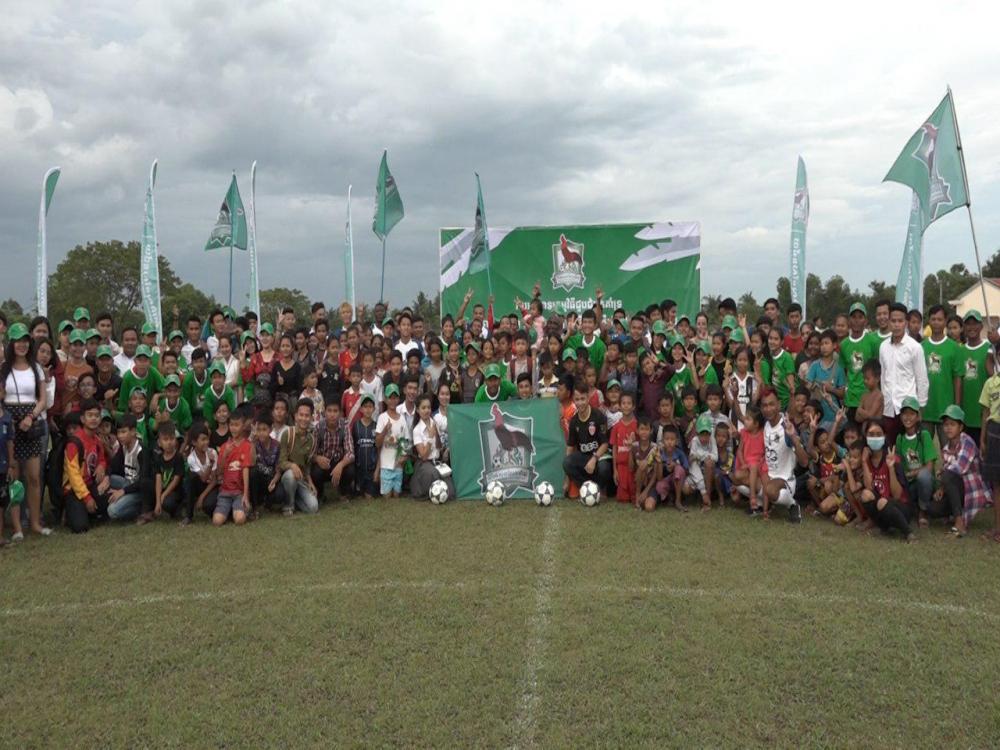 ក្លិបបាល់ទាត់គីរីវង់សុខសែនជ័យ បានបង្ហាញអំពីឈុតឯកសណ្ឋាន និងរូបឡូហ្គោថ្មី ដល់ចំពោះមុខអ្នកគាំទ្ររបស់ខ្លួនជិត៤០០នាក់