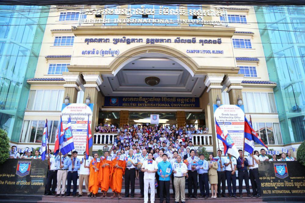 សិស្ស-និស្សិត សាលាប៊ែលធីអន្តរជាតិប្រមាណជាង៤ម៉ឺនាក់ បានស្រែកជ័យឃោស អបអរសាទរ ល្ខោនខោល ដែលត្រូវបានដាក់បញ្ចូលក្នុងបញ្ជី បេតិកភណ្ឌ នៃមនុស្សជាតិ