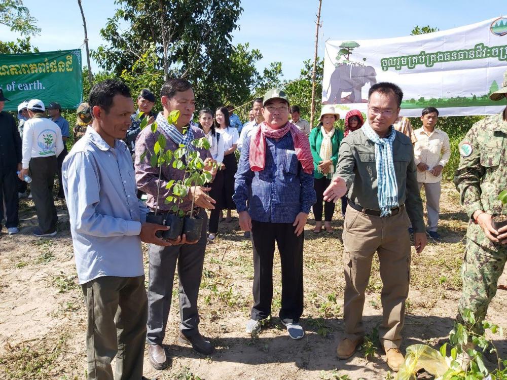 មន្ទីរបរិស្ថានខេត្តសៀមរាប បានរៀបចំដាំកូនឈើចម្រុះចំនួនប្រមាណជាង២០០០ដើម នៅឧទ្យានជាតិព្រះជ័យវរ្ម័នភ្នំគូលែន