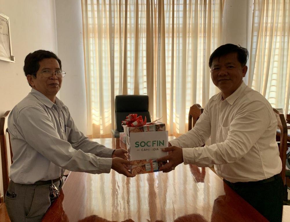 ក្រុមហ៊ុន Socfin Cambodia ផ្តល់សម្ភារបរិក្ខាវេជ្ជសាស្រ្តអេឡេចត្រូនិច សម្រាប់វាស់កម្តៅដល់មន្ទីរសុខាភិបាលខេត្តមណ្ឌលគិរី សម្រាប់យុទ្ធនាការទប់ស្កាត់មេរោគកូវីដ១៩