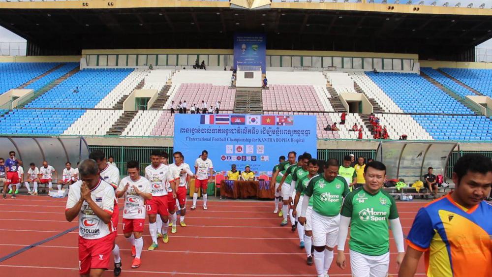 ការប្រកួតបាល់ទាត់ជាលក្ខណៈមិត្តភាព អន្តរជាតិ លើកទី១ ដើម្បីមន្ទីរពេទ្យគន្ធបុប្ផា ចាប់ផ្តើមប្រកួតជាផ្លូវការ ជាមួយនឹង៦ប្រទេសចូលរួម