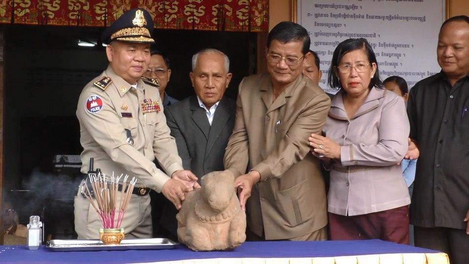 អាជ្ញាធរខេត្តព្រះវិហារ បានអំពាវនាវដល់មន្ត្រីរាជការគ្រប់លំដាប់ថ្នាក់ និងប្រជាពលរដ្ឋនៅគ្រប់មូលដ្ឋាន ត្រូវរួមគ្នាថែរក្សា និងការពារកេទនភ័ណ្ឌ វប្បធម៌ដ៏មានតម្លៃរបស់ជាតិ ដែលដូនតាបានបន្សល់ទុក អោយបានគង់វង្ស
