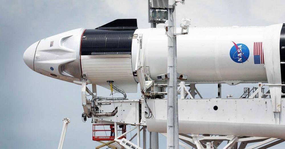 អង្គការ NASA សម្រេចពន្យារពេលបាញ់បង្ហោះយានដឹកអវកាសយានិកដំបូងជាប្រវត្តិសាស្ត្រមិនធ្លាប់មានជិត១០ឆ្នាំមកនេះ ដោយសារបញ្ហាអាកាសធាតុ