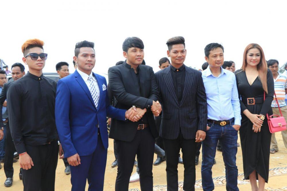 តារាចម្រៀង៣រូប  កាន់តែធ្វើអោយកក្រើកពិភពអចលនទ្រព្យ