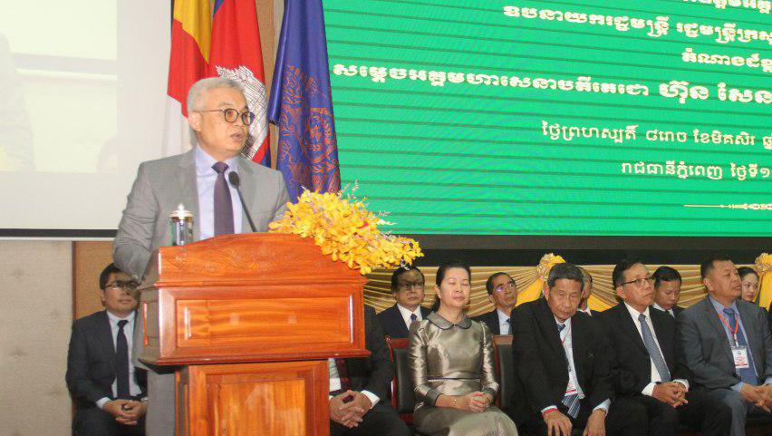 ឧបនាយករដ្ឋមន្ត្រី អូន ព័ន្ធមុនីរ័ត្ន៖ ការពង្រីកបានទីផ្សារនាំចេញលក្ខណៈអចិន្រ្តយ៍ នឹងរួមចំណែកដល់ការពង្រឹងអធិបតេយ្យភាពជាតិ និងឯករាជ្យភាពនៃសេដ្ឋកិច្ចកម្ពុជា