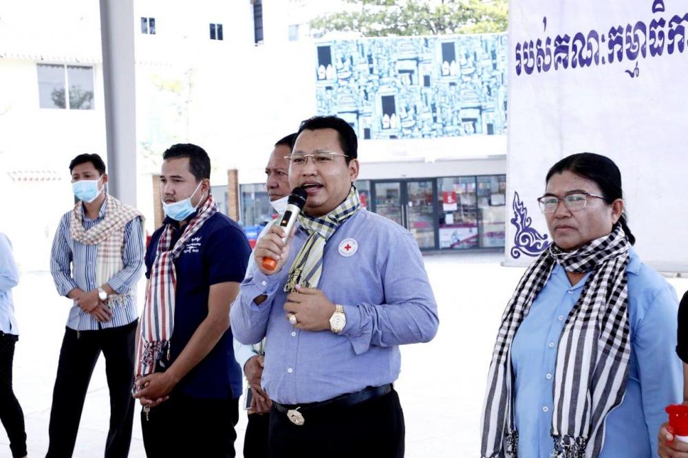 លោក ឌី រ័ត្នខេមរុណ គូសបញ្ជាក់ថា រដ្ឋាភិបាលកម្ពុជា បានបង្ហាញអោយពិភពលោកដឹងកាន់តែច្បាស់ ពីក្រុមគ្រូពេទ្យជំនាញកម្ពុជាដែលមានសមត្ថភាពខ្ពស់ ក្នុងការជួយសង្គ្រោះអាយុជីវិតប្រជាពលរដ្ឋ រួចផុតពីជំងឺ កូវីដ១៩