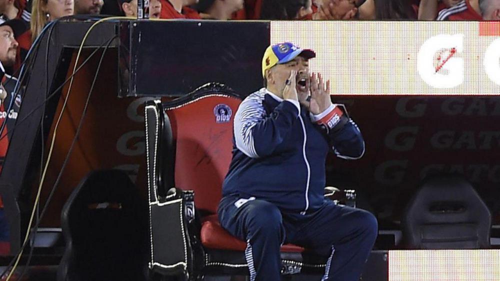 Diego Maradona ដឹកនាំឈ្នះក្លិបចាស់របស់ Messi