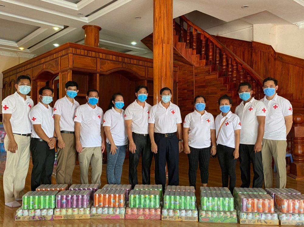 ក្រុមគ្រូពេទ្យស្ម័គ្រចិត្ត ហ៊ុន ម៉ានី សាខាខេត្តស្វាយរៀងចុះផ្សព្វផ្សាយ អប់រអប់រំ ផ្តល់ចំណេះដឹងស្តីពី វិធានការការពារទប់ស្កាត់  ប្រយុទ្ធប្រឆាំង និងជម្ងឺ COVID-19