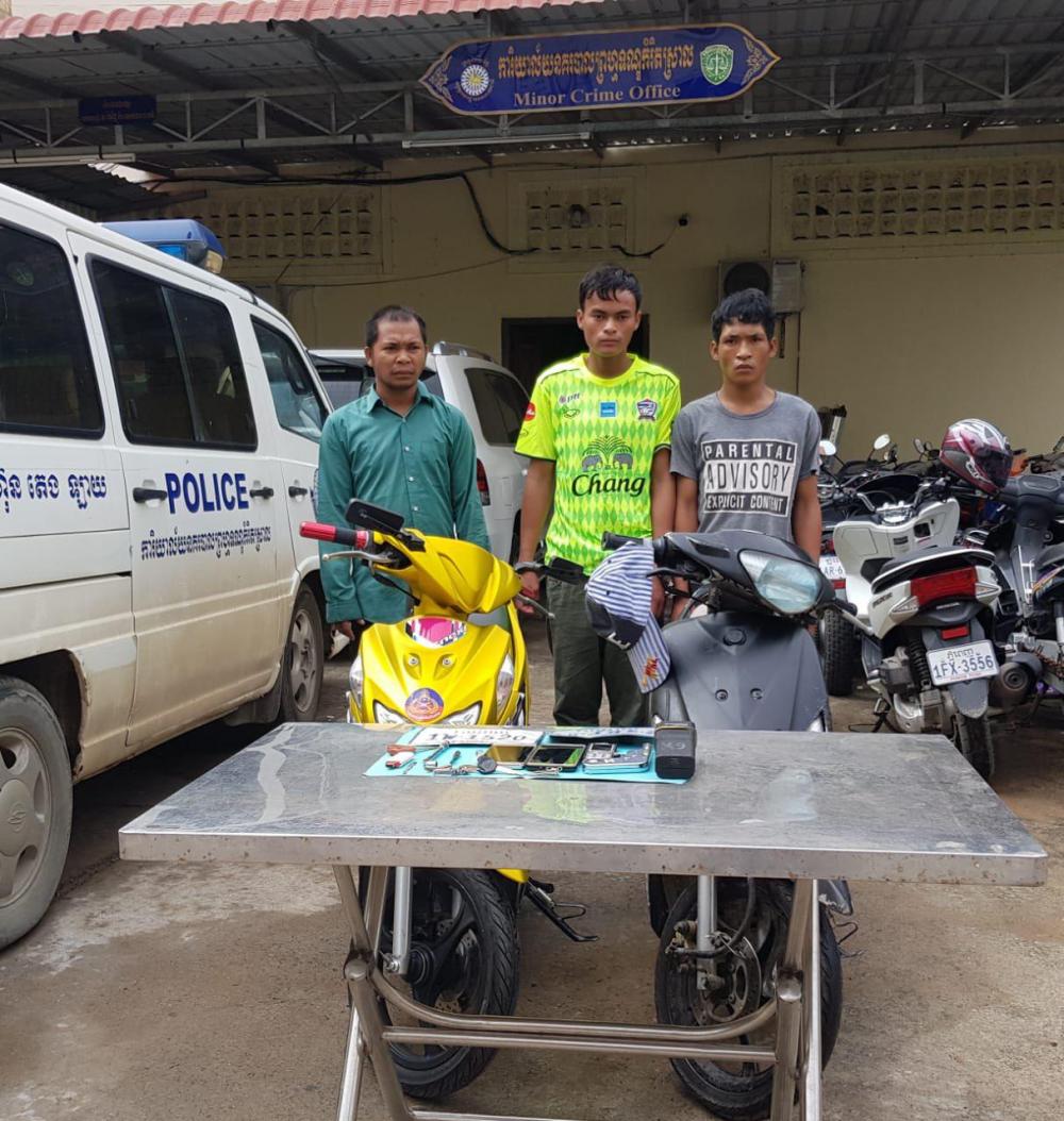 សមត្ថកិច្ចបង្ហាញមុខជនសង្ស័យ៣នាក់ពាក់ព័ន្ធករណីប្លន់ មុនបញ្ជូនទៅតុលាការ